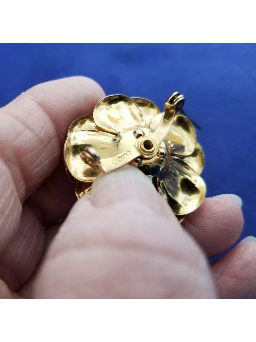 CORO VINTAGE WILD ROSE BROOCH/PIN WITH PEARL CENTER EUC - Picture 3 of 10